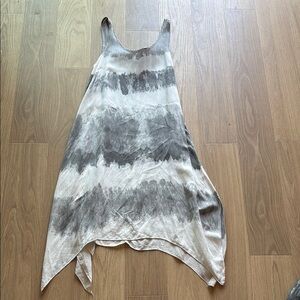 Hard tail grey and white dress